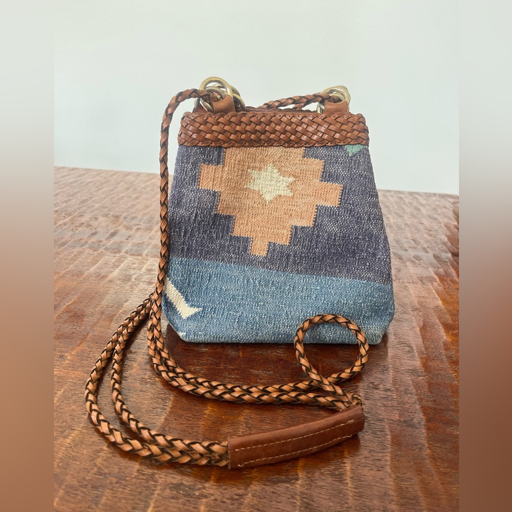 Vtg LJ Simone Southwest kilim
woven bucket bag braided strap boho cottagecore